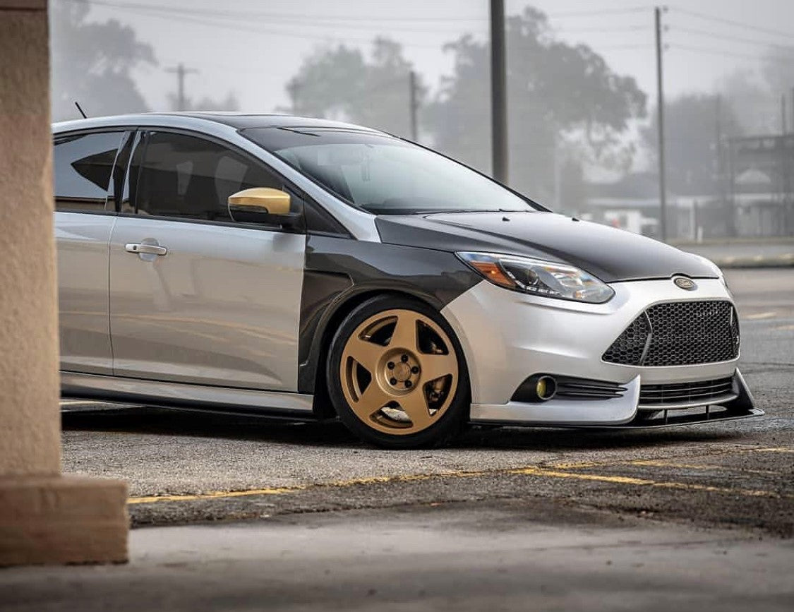 2016-2018 Ford Focus RS Carbon Fiber Fenders (Pair)