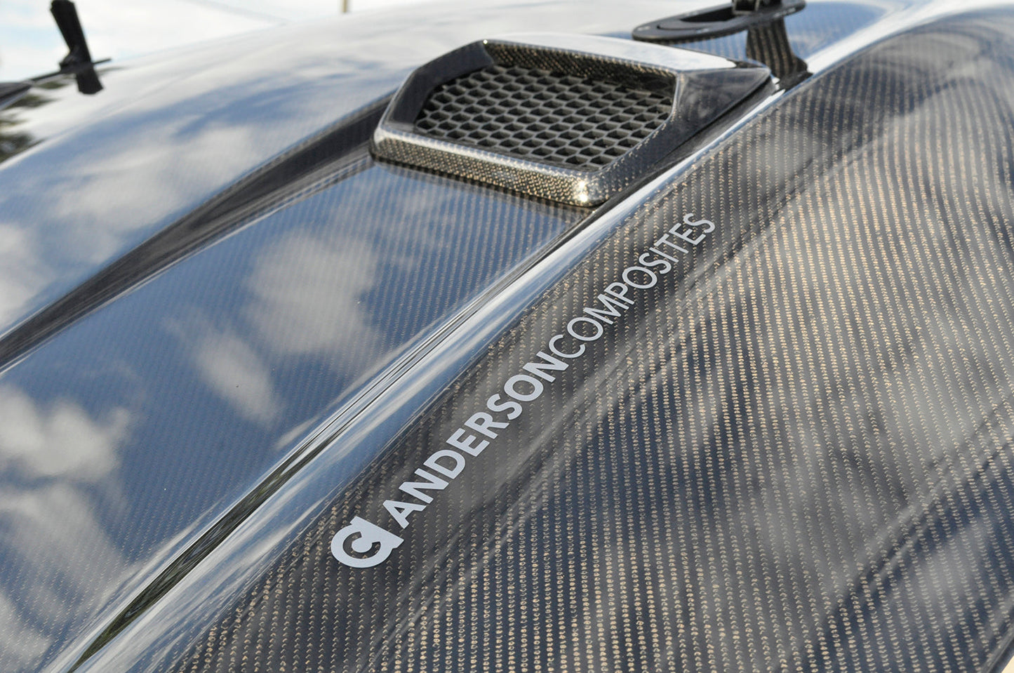2018 - 2023 FORD MUSTANG TYPE-OE DOUBLE-SIDED CARBON FIBER HOOD