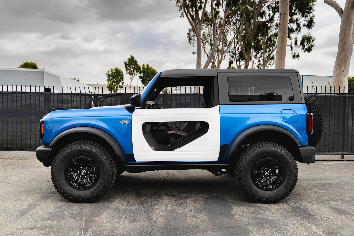 2021 - 2024 Ford Bronco Fiberglass Halo Doors with Carbon Fiber Inserts (2-Door)