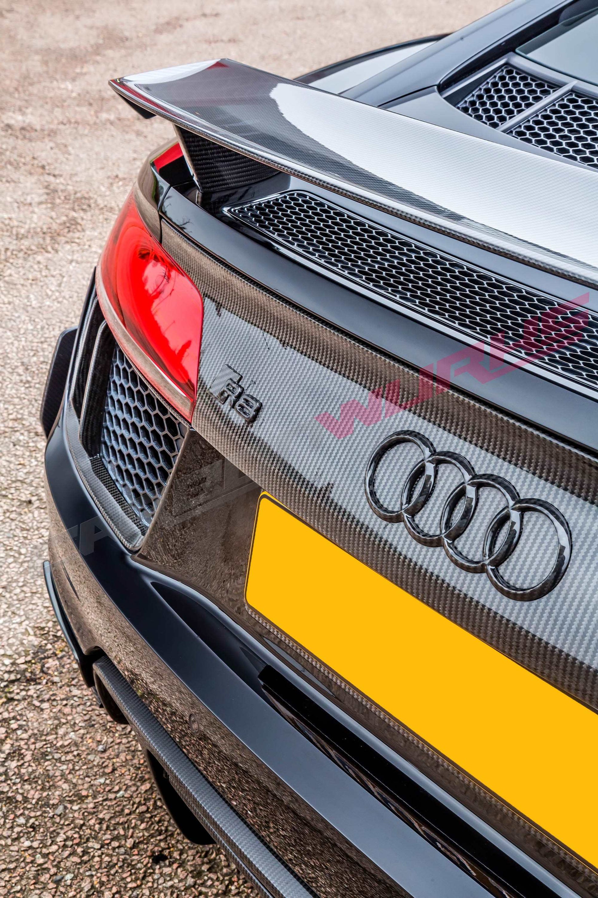 AUDI R8 COUPE CARBON FIBRE BOOT PANEL