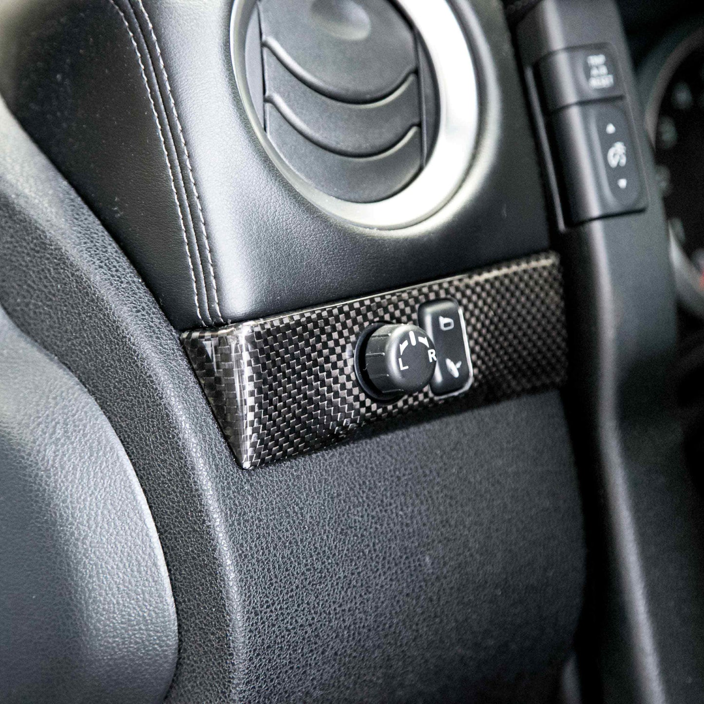 Carbon Fiber Interior Trim Set For 2009-2016 Nissan GT-R - 6 Pcs *Set Includes: Mirror Control Panel Cover (1), Navigator Cover (1), Air Vents Cover (4)
