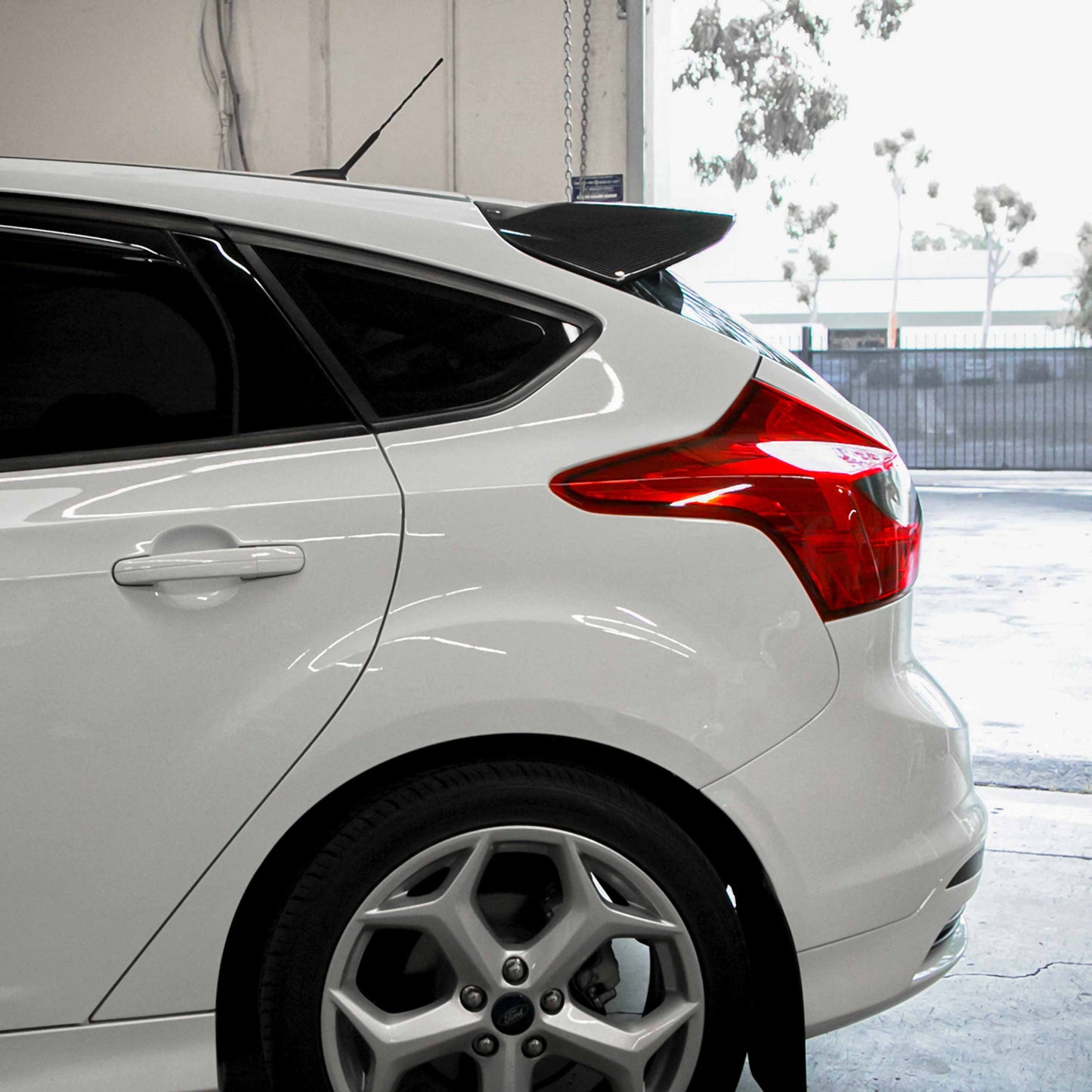 OE-Style Carbon Fiber Rear Spoiler For 2012-2014 Ford Focus