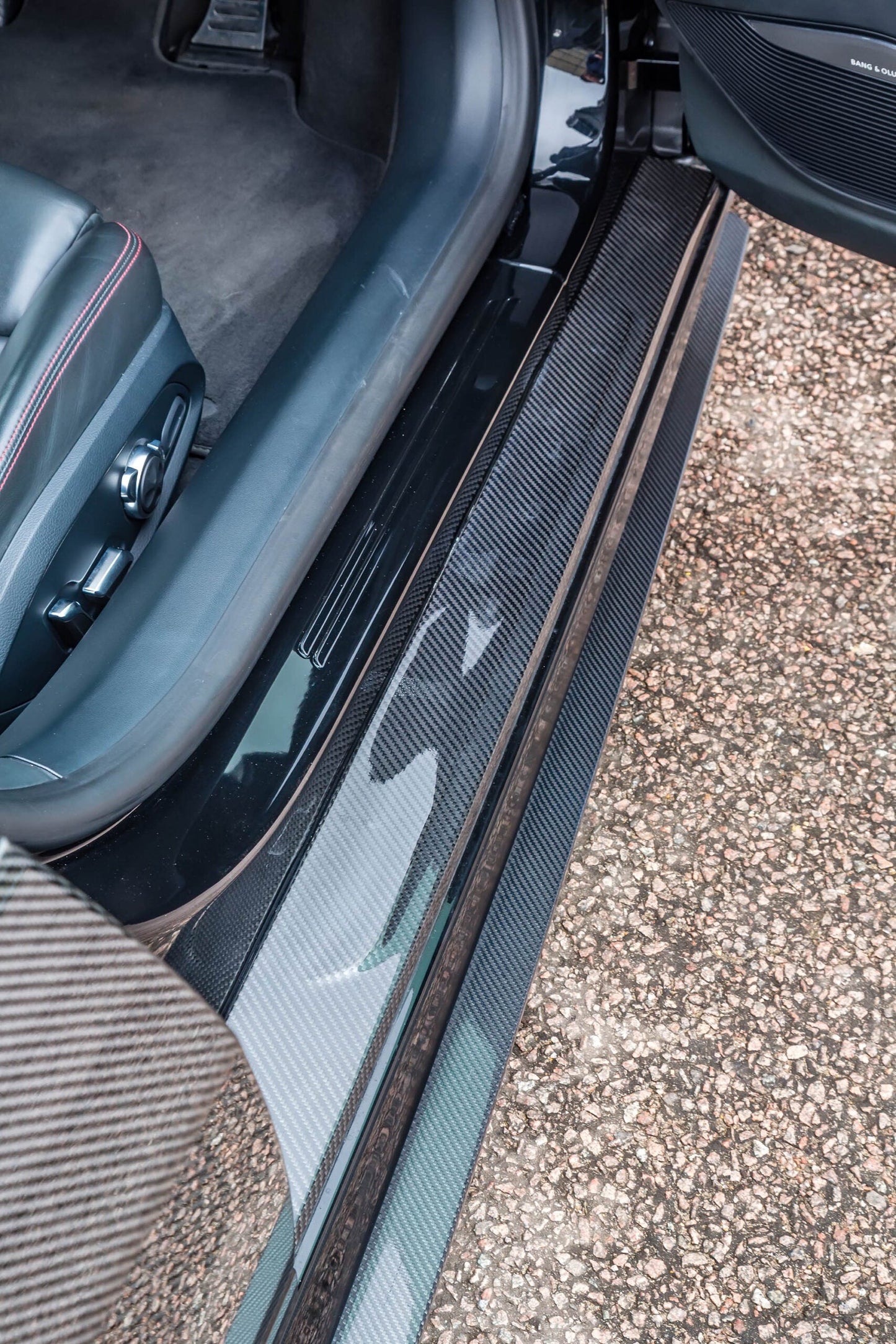 SIDE SILL COVERS IN CARBON FIBER / FITS AUDI R8 GEN 2