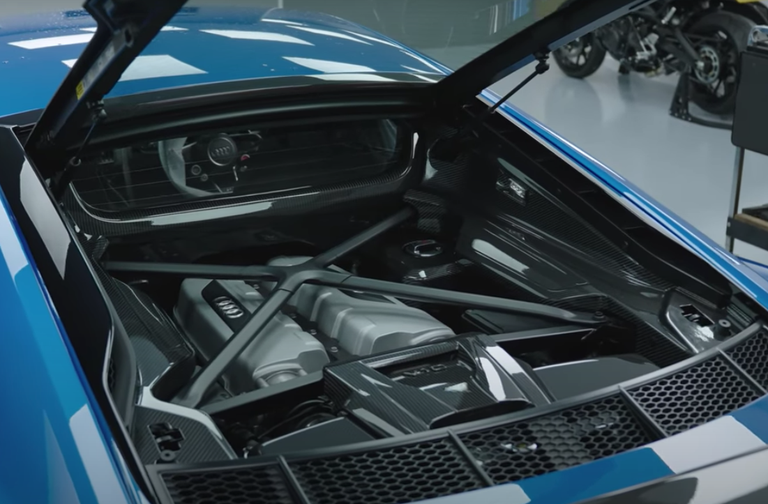 ENGINE BAY KIT (7 PIECES) CARBON FIBER / AUDI R8 GEN 2 COUPE